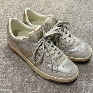 Gola Women's Metallic and Cream Sneakers